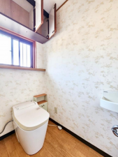 枚方市杉、中古一戸建てのトイレ画像です