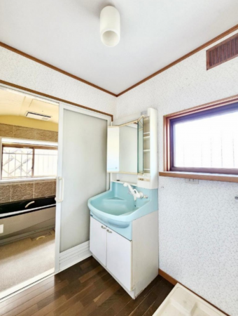 枚方市杉、中古一戸建ての洗面画像です