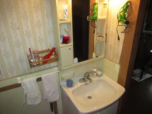 枚方市長尾谷町、中古一戸建ての洗面画像です