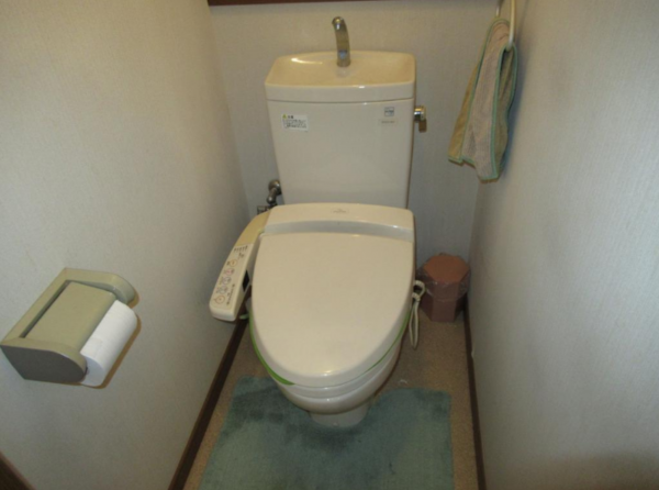 枚方市長尾谷町、中古一戸建てのトイレ画像です