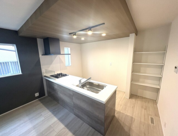 枚方市藤阪北町、新築一戸建てのキッチン画像です