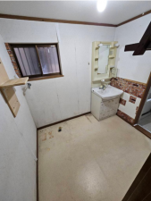 枚方市長尾元町、中古一戸建ての洗面画像です