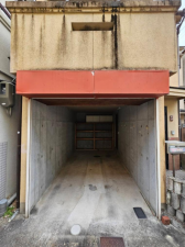 枚方市長尾元町、中古一戸建ての駐車場画像です