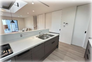 京田辺市大住、新築一戸建てのキッチン画像です