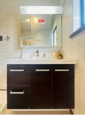 京田辺市花住坂、中古一戸建ての洗面画像です