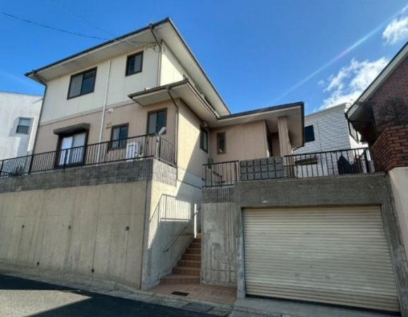 京田辺市花住坂、中古一戸建ての外観画像です