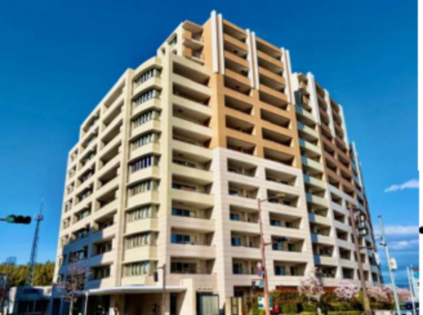 京田辺市山手東、中古マンションの外観画像です