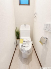枚方市春日東町、新築一戸建てのトイレ画像です