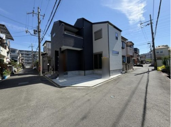 枚方市春日東町、新築一戸建ての外観画像です