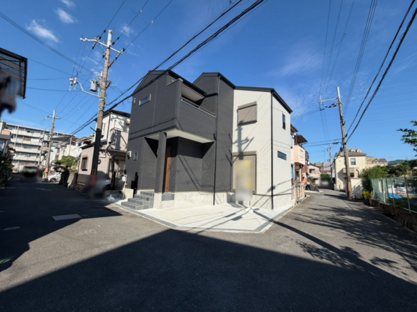 枚方市春日東町、新築一戸建ての外観画像です