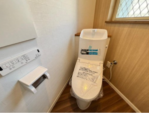 京田辺市山手東、中古一戸建てのトイレ画像です