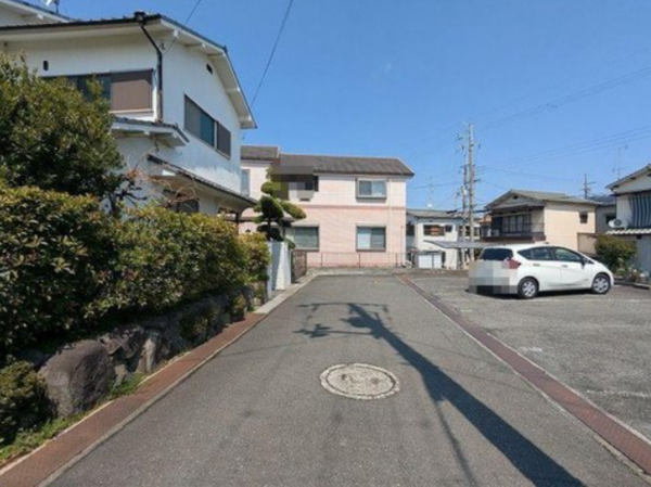枚方市長尾西町、土地の前面道路を含む現地写真画像です