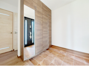 枚方市津田北町、新築一戸建ての玄関画像です