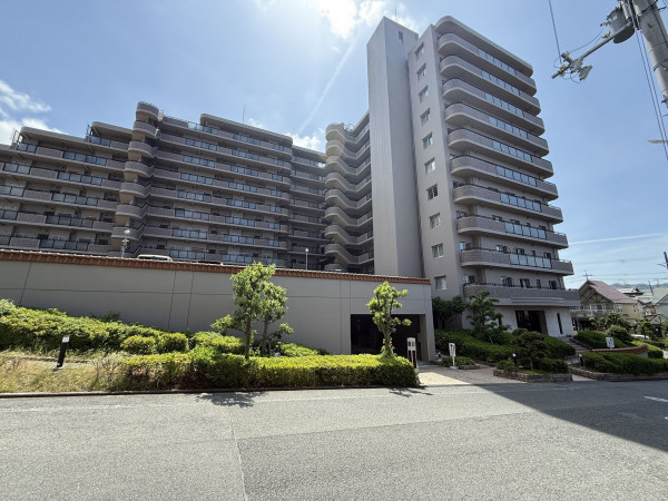 枚方市長尾谷町、中古マンションの外観画像です