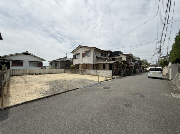 枚方市杉山手、土地の前面道路を含む現地写真画像です