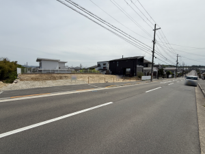 京田辺市松井ケ丘、土地の前面道路を含む現地写真画像です