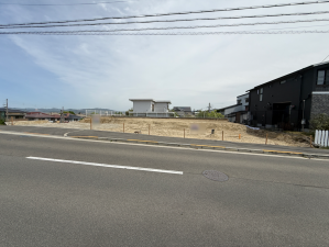 京田辺市松井ケ丘、土地の前面道路を含む現地写真画像です