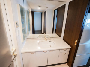 京田辺市大住、中古マンションの洗面画像です