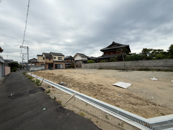 枚方市春日元町、土地の前面道路を含む現地写真画像です