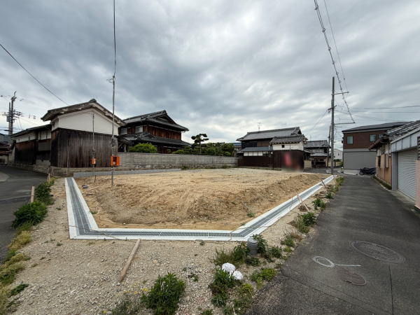 枚方市春日元町、土地の前面道路を含む現地写真画像です