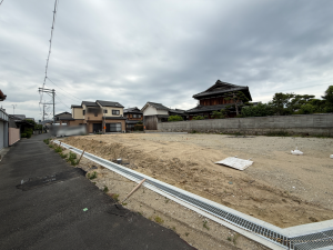 枚方市春日元町、土地の前面道路を含む現地写真画像です