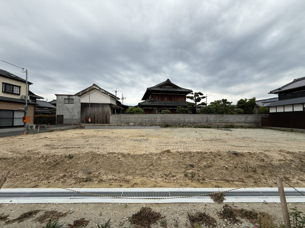 枚方市春日元町、土地の前面道路を含む現地写真画像です