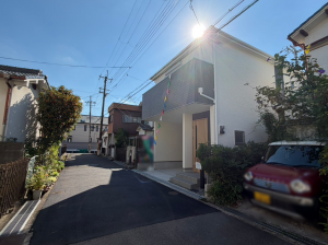 枚方市野村北町、新築一戸建ての前面道路を含む現地写真画像です