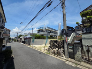枚方市杉山手、土地の前面道路を含む現地写真画像です
