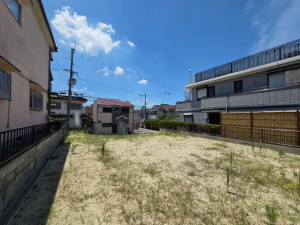 枚方市杉山手、土地の前面道路を含む現地写真画像です