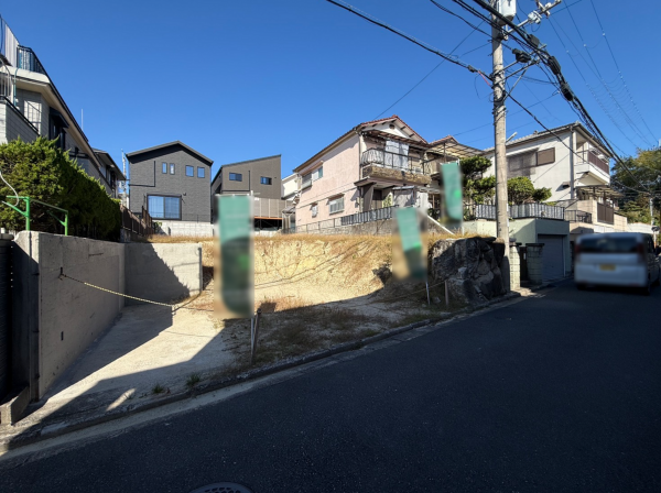 枚方市杉山手、土地の前面道路を含む現地写真画像です