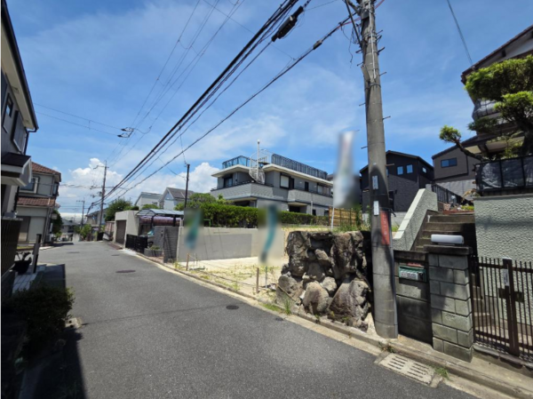 枚方市杉山手、土地の前面道路を含む現地写真画像です