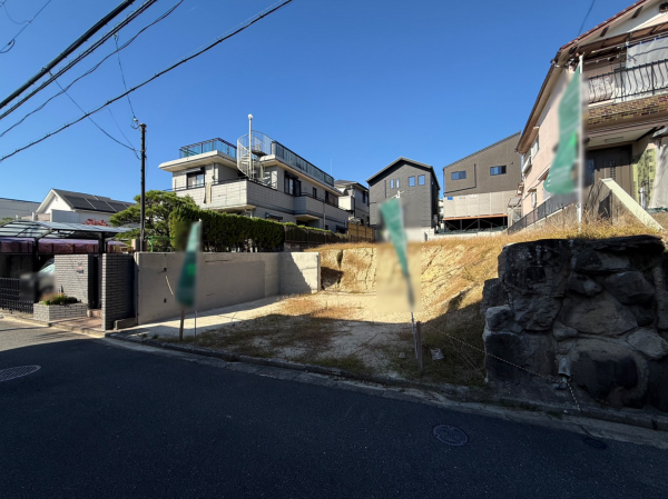 枚方市杉山手、土地の前面道路を含む現地写真画像です