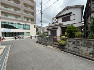 枚方市津田駅前、土地の前面道路を含む現地写真画像です