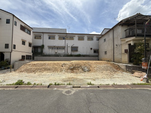 枚方市藤阪元町、新築一戸建ての前面道路を含む現地写真画像です