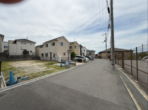 枚方市津田南町、土地の前面道路を含む現地写真画像です