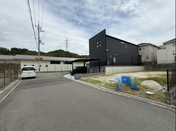 枚方市津田南町、土地の前面道路を含む現地写真画像です