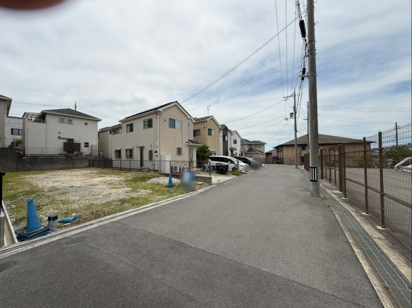 枚方市津田南町、土地の前面道路を含む現地写真画像です