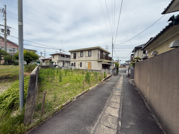 京田辺市大住、土地の前面道路を含む現地写真画像です