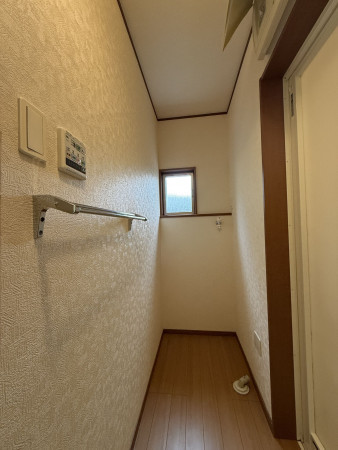 枚方市長尾台、中古一戸建ての洗面画像です