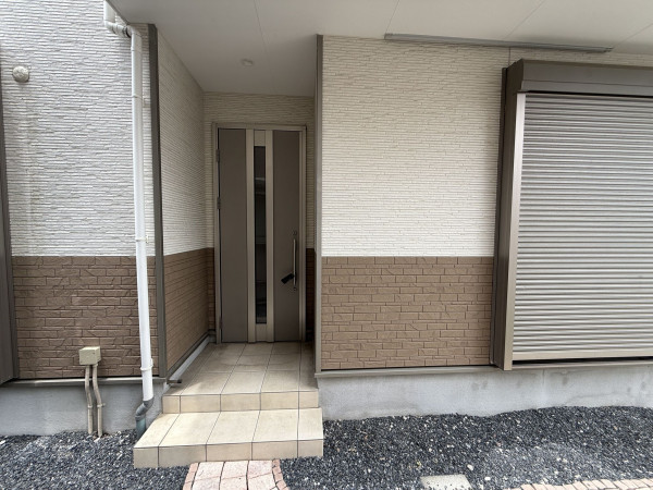 枚方市長尾台、中古一戸建ての玄関画像です