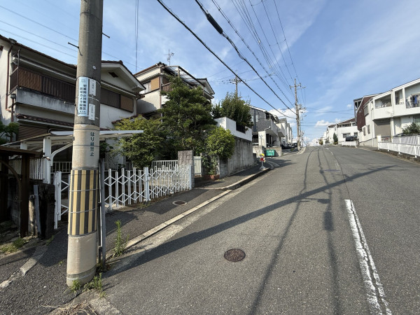 枚方市杉責谷、土地の前面道路を含む現地写真画像です