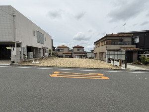 枚方市杉山手、土地の前面道路を含む現地写真画像です