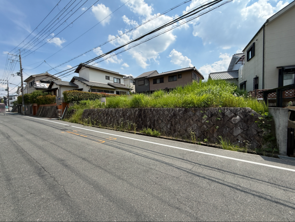 枚方市長尾東町、土地の前面道路を含む現地写真画像です