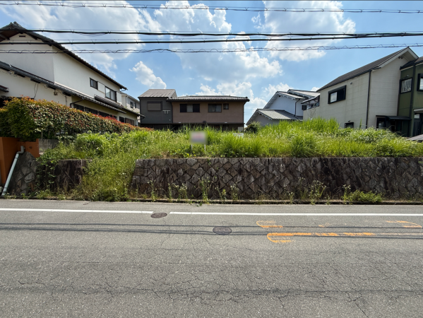 枚方市長尾東町、土地の前面道路を含む現地写真画像です