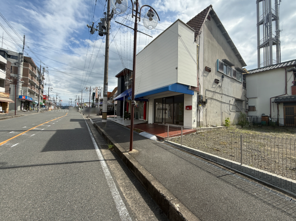 枚方市藤阪東町、収益物件/店舗付住宅の外観画像です