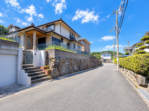 交野市妙見東、土地の前面道路を含む現地写真画像です