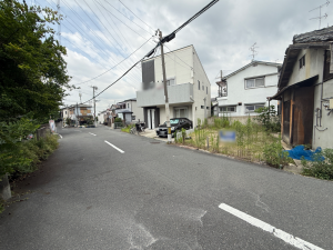 交野市私部、土地の前面道路を含む現地写真画像です