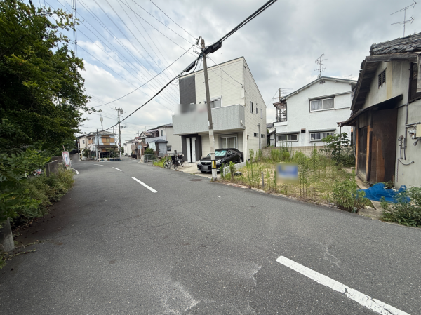 交野市私部、土地の前面道路を含む現地写真画像です