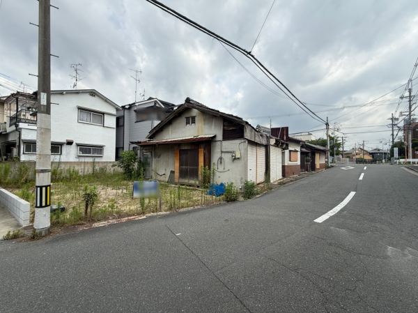 交野市私部、土地の前面道路を含む現地写真画像です