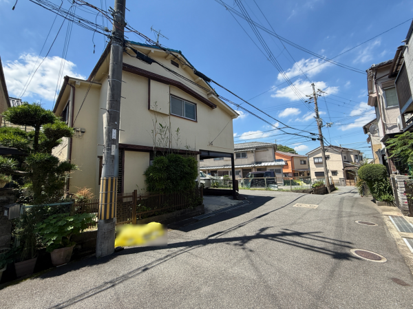 交野市南星台、土地の前面道路を含む現地写真画像です